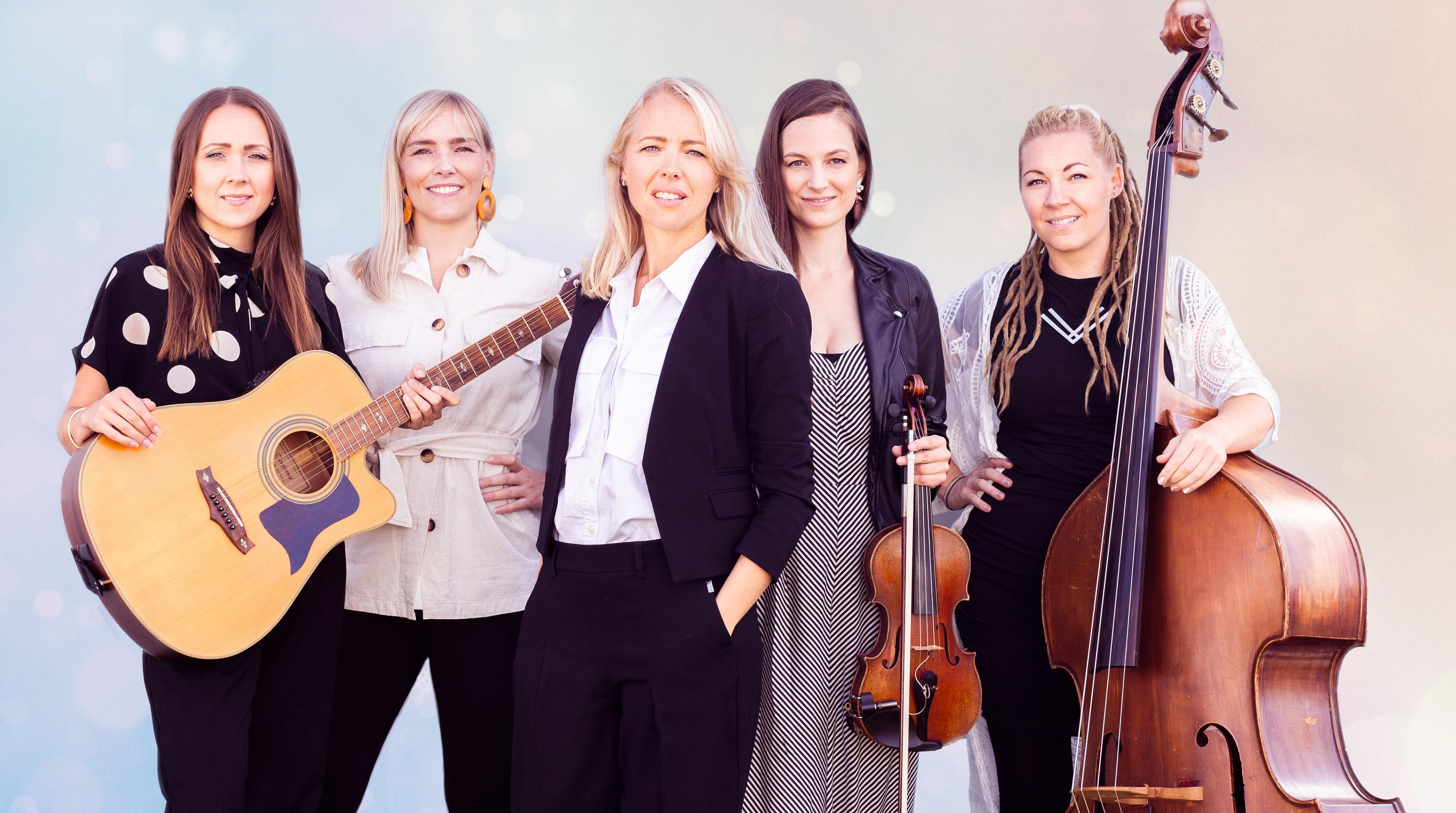 Bild på de 5 bandmedlemmarna i Fröken Elvis