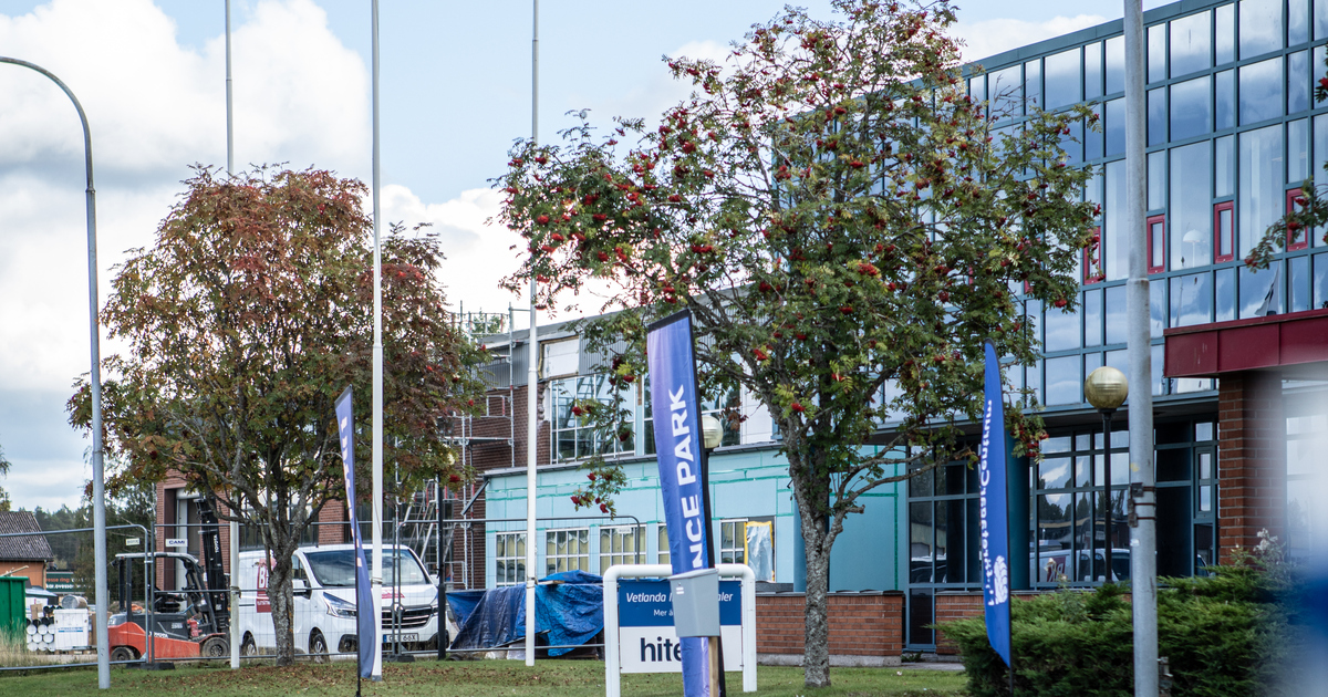 Hitechs nya lokaler, en glas- och tegelfasad.